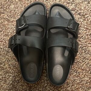Roolee Black Buckle Strap Summer Everyday Sandals
Size 7